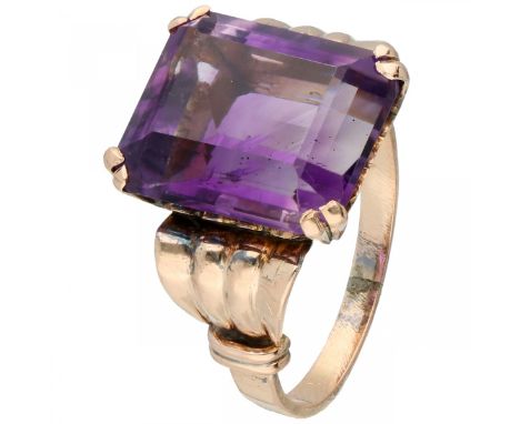 Rose gold solitaire ring, with synthetic bicolor amethyst - BLA 10 ct. Amethyst approx. 14.25 x 12.22 x 8.40 mm. Ring band so