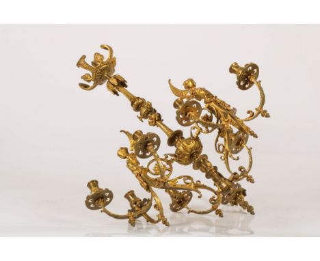 A gold painted pendant chandelier, France, ca. 1900. With wined Cariathids, 9-light. Meas. H: 72 cm. Estimate: € 40 - € 60.