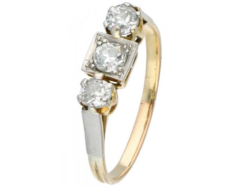 Bicolor gold 3-stone ring, with approx. 0.54 ct. diamond - 18 ct. 3 Old European cut diamonds (1x approx. 0.20 ct. and 2x app