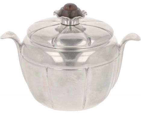 Sugar bowl silver. Lobed model with wooden flower bud.&nbsp;Belgium, Brussels, Wolfers Frères, early 20th century, hallmarks: