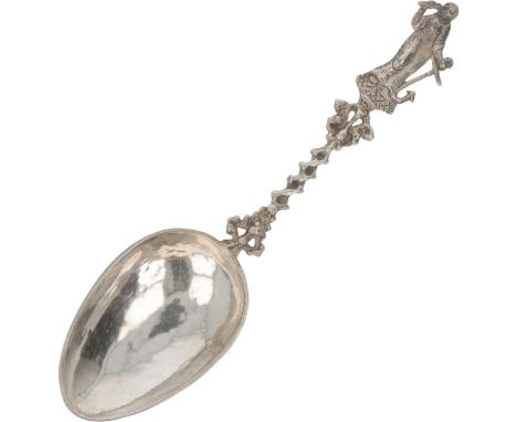 Occasional spoon silver. Cast model with braided handle with a siren on top.&nbsp;The Netherlands, Balk / Woudsend / Bolsward