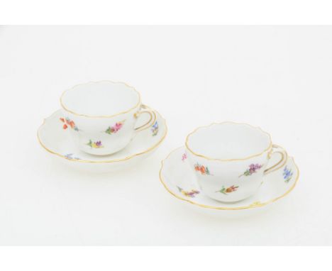 A set of (2) porcelain cups and saucers, Meissen, Germany, 1st half 20th century. With floral decor, mocha model. Estimate: €