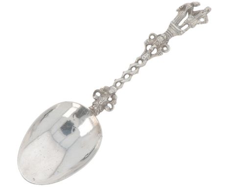 Occasional spoon silver. Cast model with braided handle depicting a couple carried by dolphins.&nbsp;The Netherlands, Drachte
