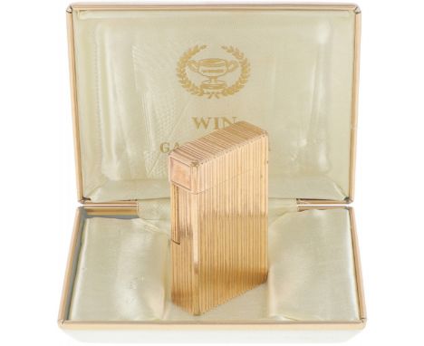 ST Dupont lighter. In non-original case with booklet.&nbsp;France, Paris, ST Dupont, 20th century, traces of use and dents.&n