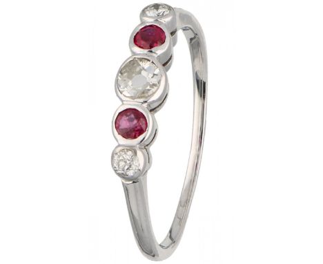 White gold ring, with approx. 0.21 ct. diamond and natural ruby - 14 ct. 2 Old European cut diamonds (1x approx. 0.15 ct. (cl
