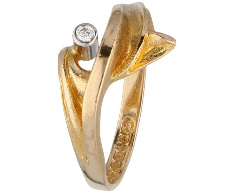 Yellow gold Lapponia ring, with ca. 0.02 ct. diamond - 18 ct. Designer: Björn Weckström, Finland, 2001 / present (A9). 1 Bril
