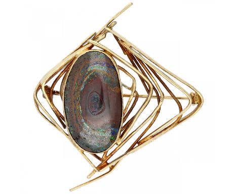 Yellow gold Anneke Schat design brooch, with natural boulder opal - 14 ct. Opal approx. 2.7 x 1.6 cm. LxW: 5.3 x 4.6 cm. Weig