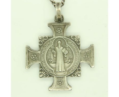 White metal religious cross pendant necklace. UK P&amp;P Group 1 (£16+VAT for the first lot and £2+VAT for subsequent lots) 