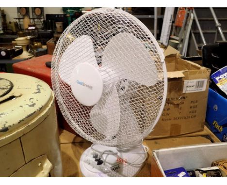 Cool Breeze three speed fan. All electrical items in this lot have been PAT tested for safety and have passed. This does not 