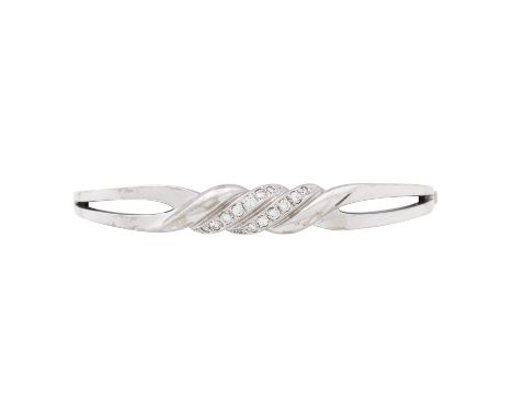 Armreif mit Brillanten zus. ca. 0,50 ct, ca. WEISS-LGW (H-I)/VS, WG 14K, 18,7 gr, Innenumfang 16,5 cm, leichte Tragespuren.| 