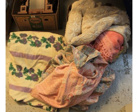 Box of assorted vintage blankets and throws, various.(B.P. 24% incl. VAT)