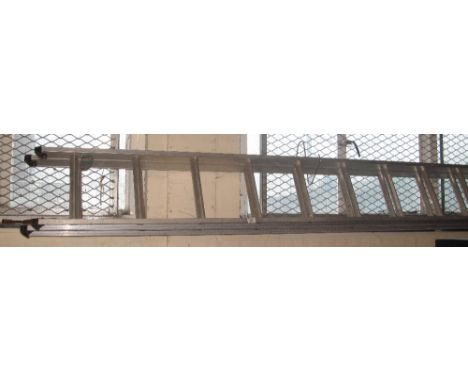 Modern extending aluminium ladder. (B.P. 24% incl. VAT)