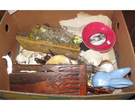 Box of assorted items to include: Sylvac rabbit; various glass decanter stoppers; magnifying glass; Waddington's Cluedo game 