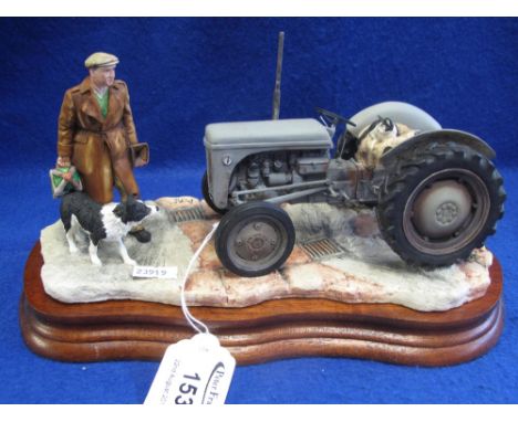 Border Fine Arts ceramic sculpture: 'An Early Start', J.H., '91, on mahogany plinth, with original box. (B.P. 24% incl. VAT)