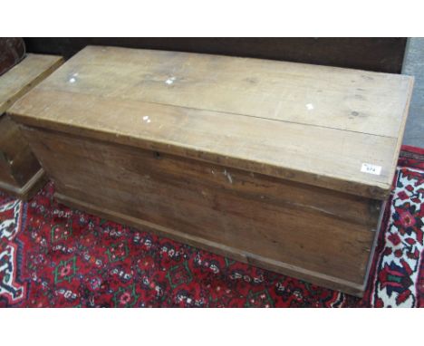Small vintage pine trunk with metal loop carrying handles.(B.P. 24% incl. VAT)