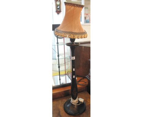 Chinoiserie lacquered table lamp of baluster form on a circular base.(B.P. 24% incl. VAT)