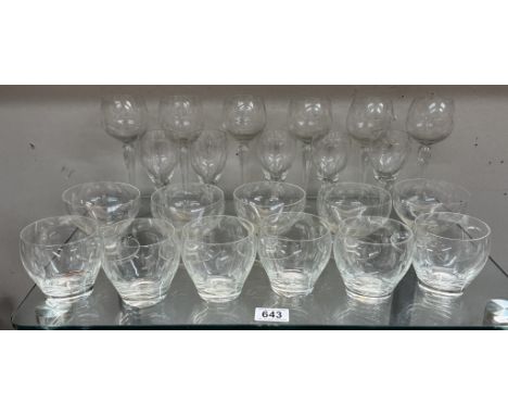 A quantity of vintage etched glasses (All matching)