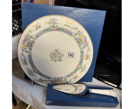 A boxed Royal Worcester cake platter &amp; cake slicer