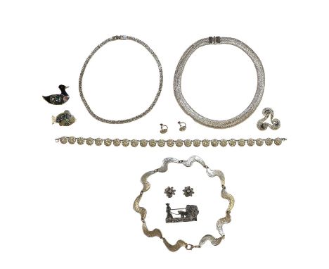 A collection of silver and costume jewellery,to include a silver mesh necklace, common control mark 925 London, a Peruvian si