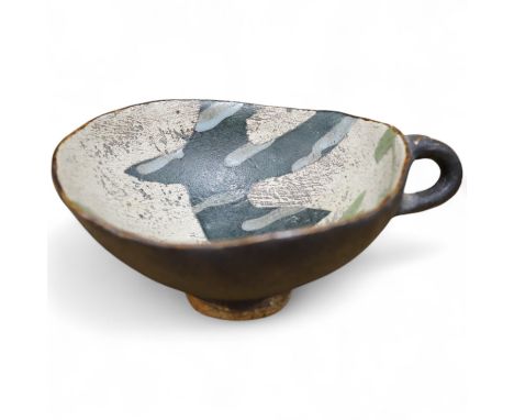John Maltby (1936-2020), a single handled serving dish, 16.5cm wide
