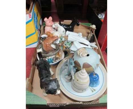 Highland Stoneware plate of frog diving in to water, Wedgwood lemon juicer, various items of stoneware pottery, NatWest piggy