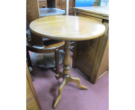 Ercol Pedestal Table, with a circular top, turned pedestal, on cabriole legs, (bearing label), 74cm high.
