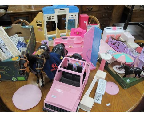 Sindy Horses, Palitoy Pippa Horse and horse jumping poles (incomplete), Sindy Jeep, and a large collection of Barbie Sindy Fu