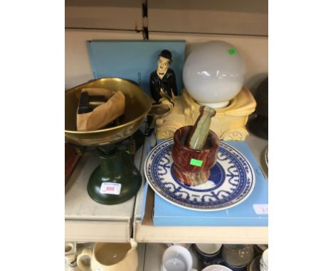 KITCHEN SCALES AND OTHER ITEMS   C3