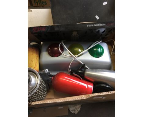A BOX WITH SYPHONS AND TRAFFIC LIGHT   T3