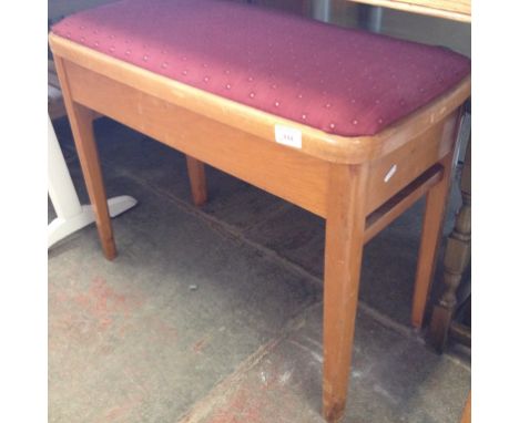 LIGHT WOOD PIANO STOOL