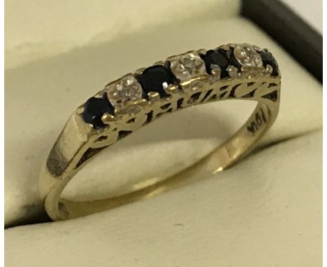 9ct gold ring set with 4 sapphires and 3 diamonds. The word 'Mum' appears in the mount with 2 hearts either side. Total weigh