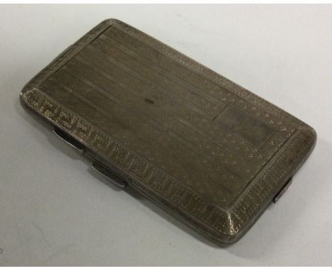 A silver compact case. Birmingham 1925. Approx. 98 grams. Est. £30 - £50.
