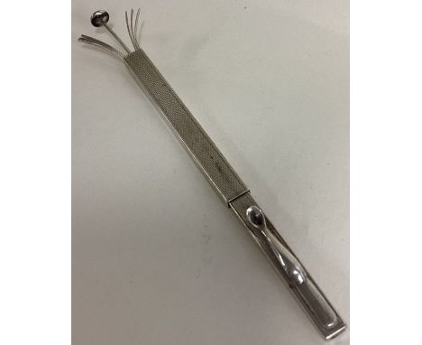 A rare silver swizzle stick. Birmingham 1938. By SLD. Approx. 9 grams. Est. £40 - £60.