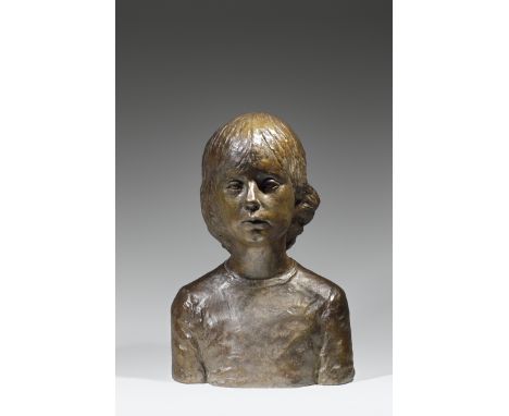 Korch, Claus -- Bildnis eines JünglingsBronze mit dunkelbrauner Patina. 1975.33,5 x 22 x 15 cm. Verso am linken Arm unten sig