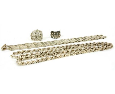 A quantity of jewellery, to include a sterling silver textured four row gate bracelet with ladder clasp, Sheffield, 1975, a s