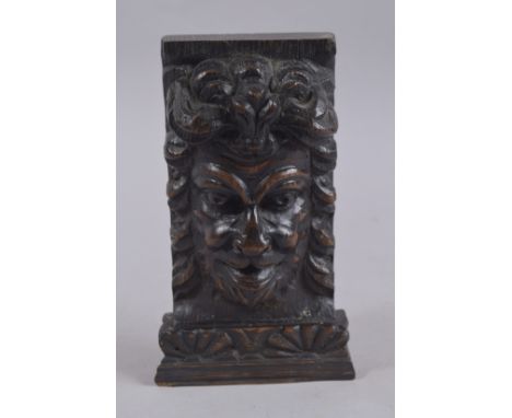 AN EARLY CARVED WOOD GREEN MAN HEAD on a bracket. 9ins x 4ins.