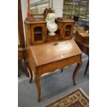 A GOOD VICTORIAN FIGURED WALNUT AND MARQUETRY INLAID BONHEUR DU JOUR.