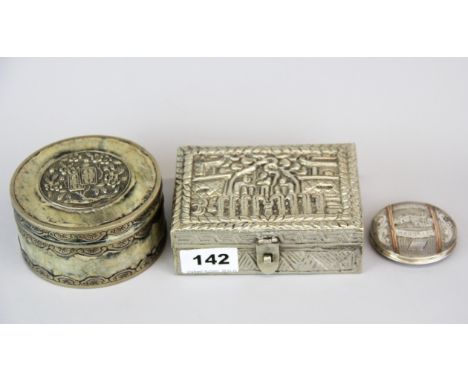 A Jerusalem 833 silver compact together with a Chinese white metal decorated soapstone box and a further Chinese white metal 