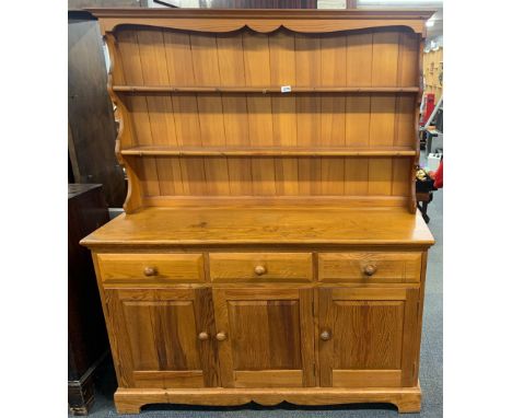 A vintage pine dresser, 134 x 167cm.
