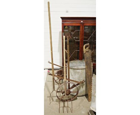 Galvanised metal large water carrier&nbsp;with wheels, 65cm high,&nbsp;a vintage pitch fork, a vintage fork and a large vinta