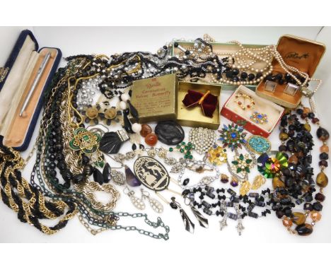 A collection of vintage costume jewellery, to include a Coronation Velvet Butterfly brooch, early black and white plastic sce