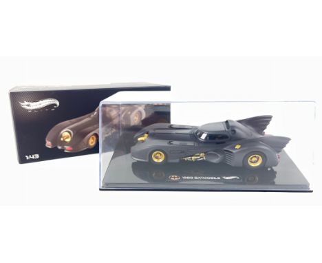 BATMAN - Mattel HOTWHEELS ELITE X5494 1989 Batmobile in original display case and box
