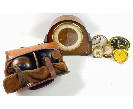 A Mixed box to include a wooden mantle clock, a pair of bowls and 5 other small clocks