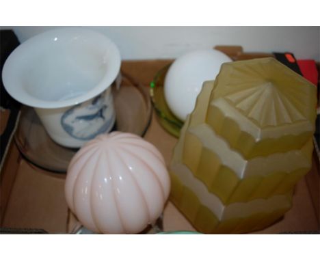 Mixed lot of glassware to include an Art Deco frosted glass light shade, Holmguard opaque glass champagne bucket etc