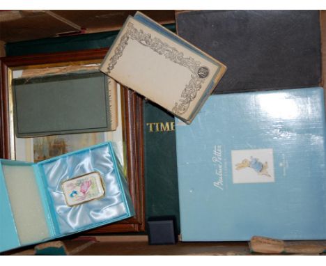 Mixed lot to include The World of Beatrix Potter trinket box, together with Beatrix Potter classics, Border Fine Arts Studio 