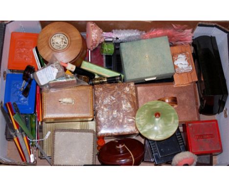 Mixed lot to include Art Deco bakelite table cigarette case, various other trinket jars and covers, etc