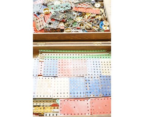 Large collection of loose vintage Meccano 