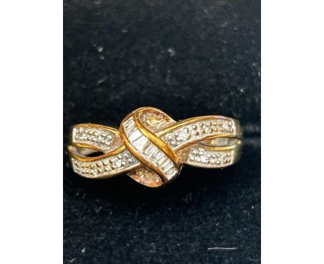 9ct Gold crossover ring set with diamonds 10pts Size M 2.8g 