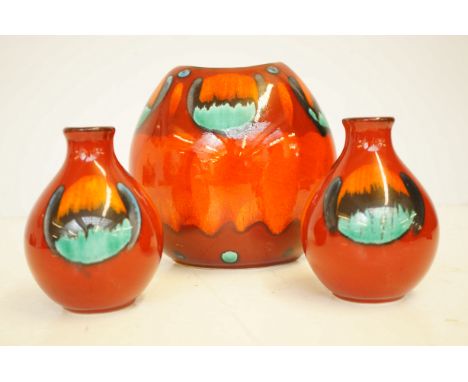 3x Poole pottery pottery vases, volcano pattern Tallest 19 cm 