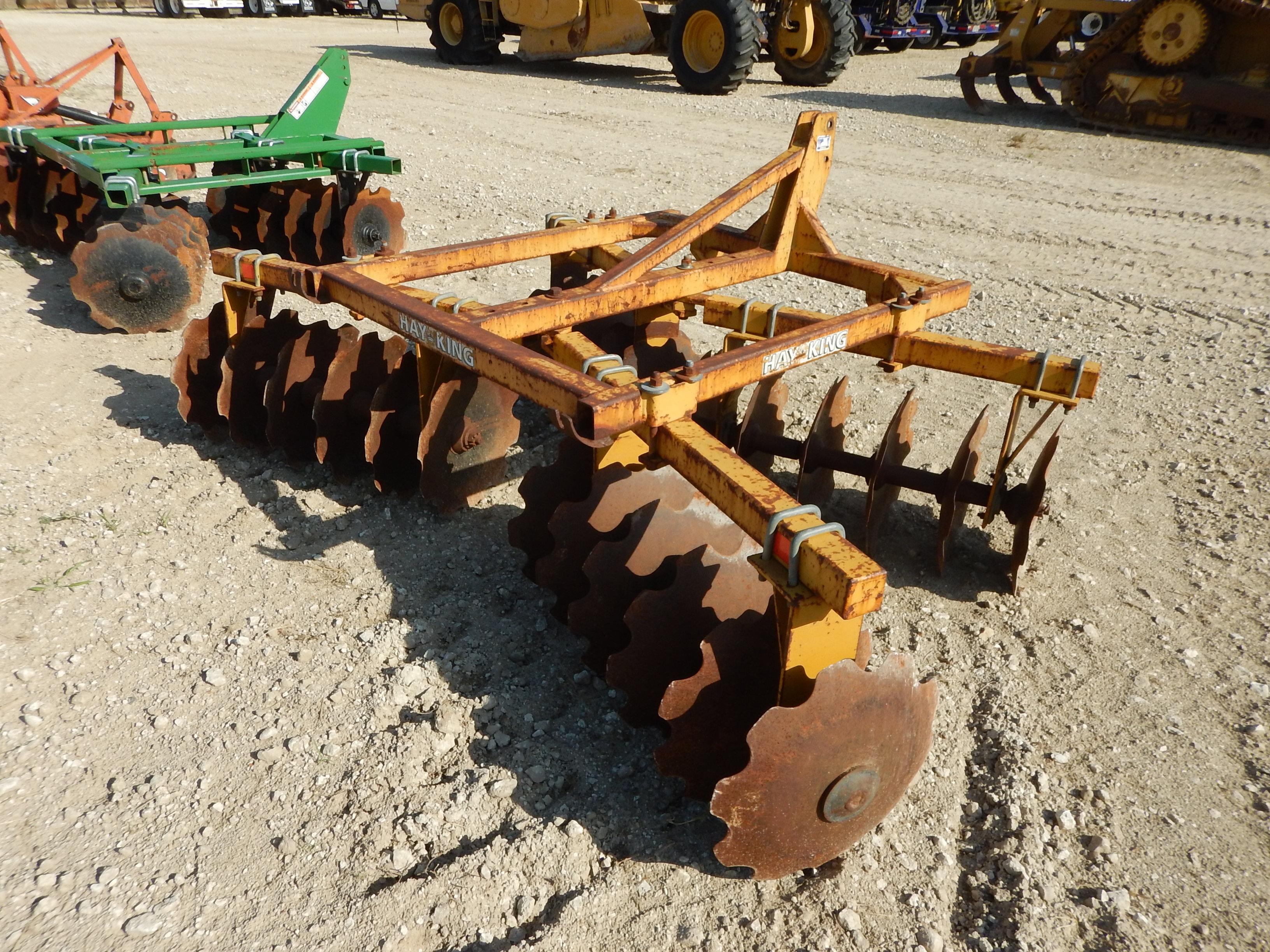 HAY KING 8', 8" SPACING, 19" DISC, TANDEM DISC, 3 POINT HITCH, PULL
